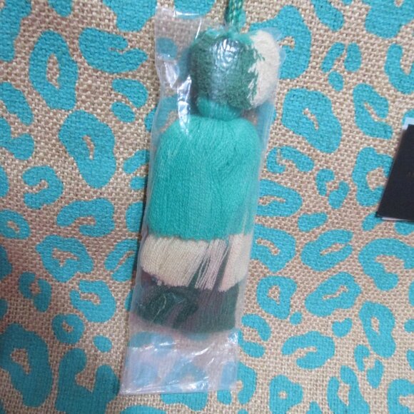 P45-2-NWT America & Beyond Teal Jute Cheetah with Large Variegated Tassel Tote - Picture 3 of 9